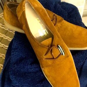 Salavatore Ferragamo Women’s Suede Shoes Size 10 B Excellent preowned condition
